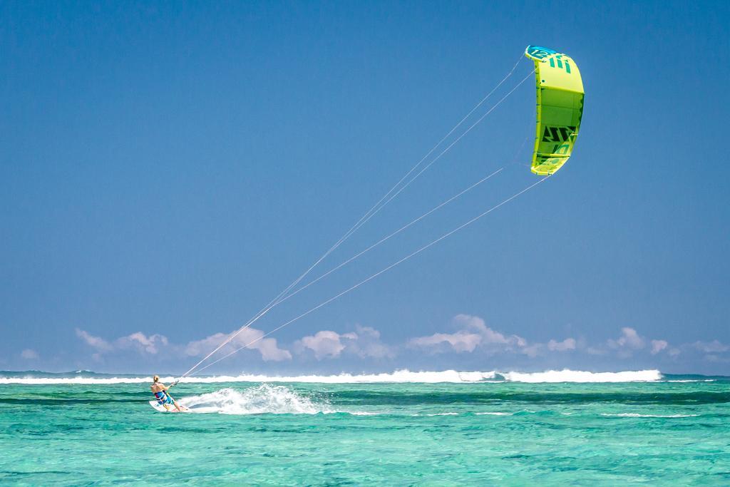 בל אומברה Outrigger Mauritius Beach Resort מראה חיצוני תמונה